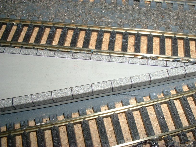 Modélisme : Mon circuit ferroviaire : bordure de quai.