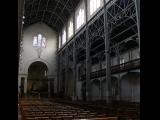 [Cliquez pour agrandir : 95 Kio] Paris - L'église Notre-Dame-du-Travail : la nef.