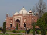 [Cliquez pour agrandir : 142 Kio] Agra - Le Taj Mahal : la réplique de la mosquée.