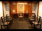 [Cliquez pour agrandir : 82 Kio] Shanghai - Le Shanghai Museum : pièce et meubles traditionnels.