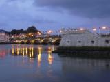 [Cliquez pour agrandir : 58 Kio] Bayonne - L'échauguette à la confluence de la Nive et de l'Adour, de nuit.