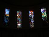 [Cliquez pour agrandir : 59 Kio] Rio de Janeiro - L'église Saint-Jude-Thaddée : vitrail représentant la Création.