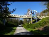 [Cliquez pour agrandir : 162 Kio] La Courneuve - Le parc Georges-Valbon : passerelle moderne.