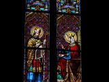[Cliquez pour agrandir : 134 Kio] Orléans - La cathédrale : détail d'un vitrail : Saint-Euverte et Sainte-Hélène.