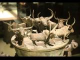 [Cliquez pour agrandir : 76 Kio] Shanghai - Le Shanghai Museum : couvercle d'un récipient en bronze.