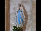 [Cliquez pour agrandir : 72 Kio] Saint-André-de-Cubzac - L'église Saint-André-du-Nom-de-Dieu : statue de Notre-Dame-de-Lourdes.