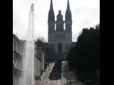 [Cliquez pour agrandir : 71 Kio] Angers - Fontaine devant la cathédrale Saint-Maurice.
