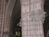 [Cliquez pour agrandir : 85 Kio] Saint-Denis - La basilique : les piliers avec et sans chapiteau.