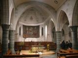 [Cliquez pour agrandir : 88 Kio] Villeneuve-d'Ascq - L'église Saint-Pierre d'Ascq : la nef et le chœur.