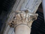 [Cliquez pour agrandir : 80 Kio] Rome - Le Panthéon : le porche : détail d'un chapiteau.