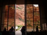 [Cliquez pour agrandir : 93 Kio] Sedona - The chapel of the Holy Cross: the entrance.