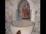 [Cliquez pour agrandir : 88 Kio] Arbonne - L'église Saint-Laurent : les fonts baptismaux.