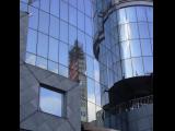 [Cliquez pour agrandir : 77 Kio] Autriche : Vienne - Le reflet de la cathédrale Saint-Étienne dans le Haas Haus.