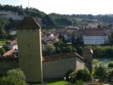 [Cliquez pour agrandir : 99 Kio] Fribourg - Vue générale : tour fortifiée.
