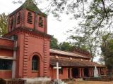 [Cliquez pour agrandir : 195 Kio] Soso - L'église : vue générale.