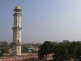[Cliquez pour agrandir : 76 Kio] Jaipur - Minaret vu d'un toit.
