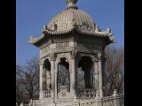 [Cliquez pour agrandir : 93 Kio] Pékin - Parc Yuanmingyuan : kiosque du jardin européen Huanghua de l'ancien palais d'été.