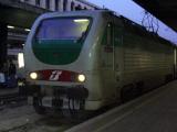 [Cliquez pour agrandir : 73 Kio] Rome - Train en gare de Roma Termini.