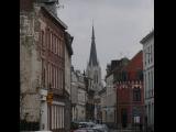 [Cliquez pour agrandir : 84 Kio] Tourcoing - Une rue débouchant sur l'église Saint-Christophe.