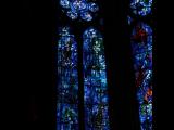 [Cliquez pour agrandir : 85 Kio] Reims - La cathédrale Notre-Dame : vitrail de Marc Chagall.