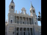 [Cliquez pour agrandir : 84 Kio] Madrid - La cathédrale Sainte-Marie de la Almudena : la façade.