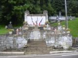 [Cliquez pour agrandir : 118 Kio] Montbenoît - Le monument aux morts.