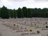 [Cliquez pour agrandir : 113 Kio] Anglet - Le couvent des Bernardines : le cimetière : tombes en sable.
