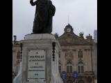 [Cliquez pour agrandir : 62 Kio] Nancy - La place Stanislas : statue de Stanislas.