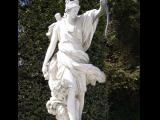 [Cliquez pour agrandir : 126 Kio] Versailles - Une statue de Diane chasseresse.