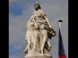 [Cliquez pour agrandir : 59 Kio] Troyes - Le monument aux morts : détail.