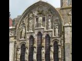 [Cliquez pour agrandir : 129 Kio] Vézelay - La basilique Sainte-Marie-Madeleine : la façade : le pignon.