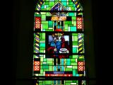 [Cliquez pour agrandir : 100 Kio] Nanteuil-le-Haudouin - L'église Saint-Pierre : vitrail : la justice : Saint Louis.