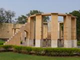 [Cliquez pour agrandir : 126 Kio] Jaipur - L'observatoire Jantar Mantar : instrument de mesure de la position des objets célestes.