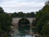 [Cliquez pour agrandir : 77 Kio] Orthez - Le gave de Pau vu du pont fortifié.