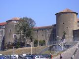 [Cliquez pour agrandir : 74 Kio] Bayonne - Le château neuf : vue générale.
