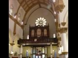 [Cliquez pour agrandir : 89 Kio] Dallas - The cathedral of Our Lady of Guadalupe: the nave and the entrance.