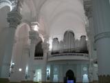 [Cliquez pour agrandir : 64 Kio] Niteroí - La basilique Nossa Senhora Auxiliadora : l'entrée, la tribune et l'orgue.