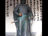 [Cliquez pour agrandir : 80 Kio] Hangzhou - Le temple de Yue Fei : statue de Yue Fei.