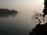 [Cliquez pour agrandir : 56 Kio] Hangzhou - Le lac Ouest : vue générale.
