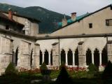 [Cliquez pour agrandir : 96 Kio] Saint-Jean-de-Maurienne - La cathédrale Saint-Jean-Baptiste : le cloître.