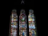 [Cliquez pour agrandir : 114 Kio] Lyon - La basilique Notre-Dame-de-Fourvière : l'église haute : vitrail de Marie, reine des confesseurs.