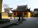 [Cliquez pour agrandir : 84 Kio] Suzhou - Le temple Dinghui : salle de prière.
