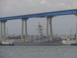 [Cliquez pour agrandir : 61 Kio] San Diego - Military boat and bridge seen from Coronado.