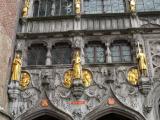 [Cliquez pour agrandir : 142 Kio] Bruges - La basilique du Saint-Sang : la façade.