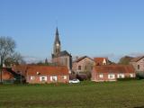 [Cliquez pour agrandir : 82 Kio] Godewaersvelde - Le village et l'église Saint-Pierre.