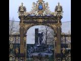 [Cliquez pour agrandir : 114 Kio] Nancy - La place Stanislas : détail d'une fontaine.