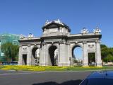 [Cliquez pour agrandir : 89 Kio] Madrid - La puerta Alcala.