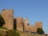 [Cliquez pour agrandir : 70 Kio] Ávila - Les remparts : vue générale.