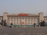 [Cliquez pour agrandir : 66 Kio] Pékin - La place Tian'anmen : le Musée national.