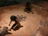 [Cliquez pour agrandir : 126 Kio] Mexico - Le musée national d'anthropologie : maquette représentant des hommes préhistoriques.